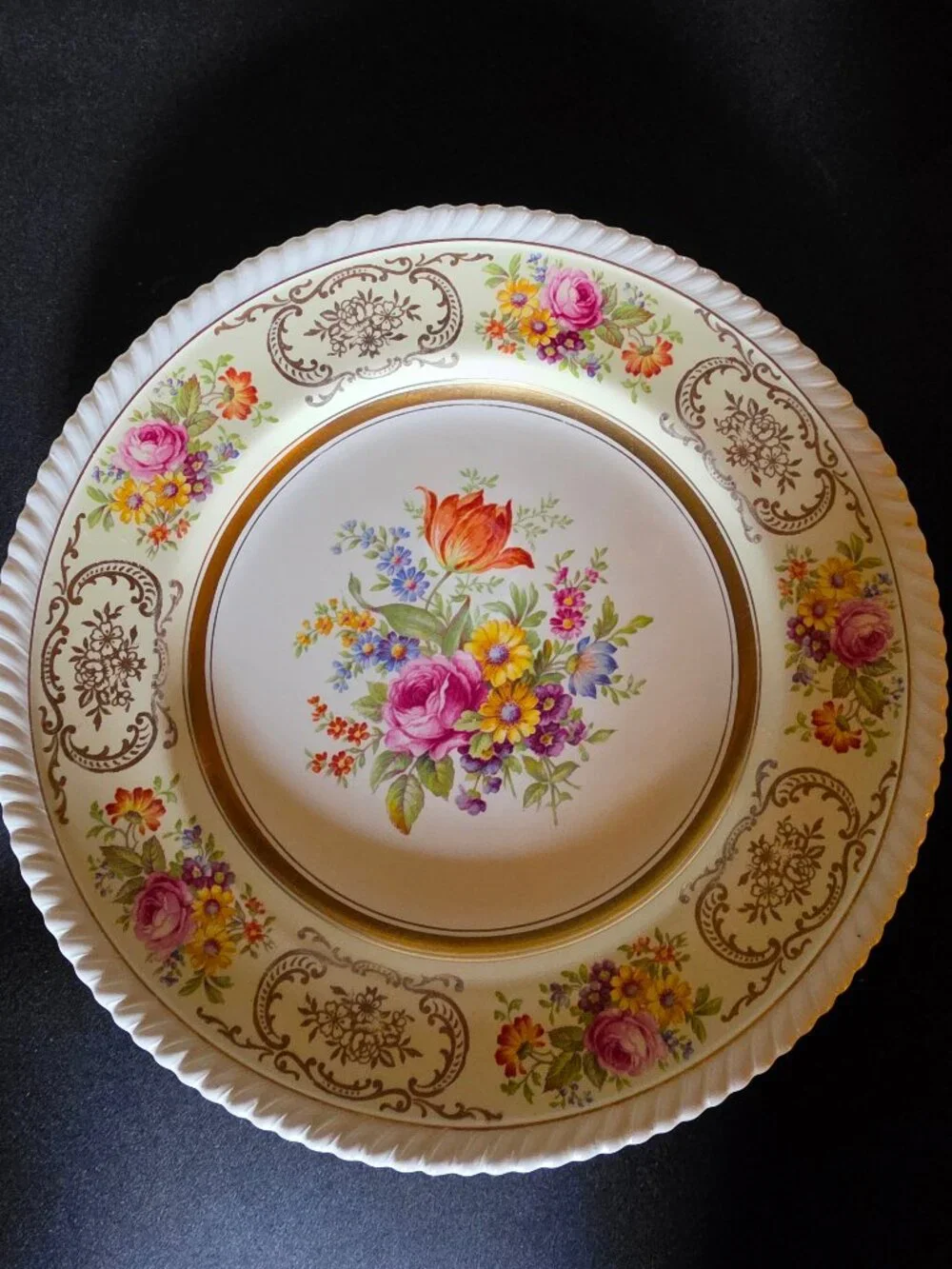 JOHNSON BROS BELFORD OLD ENGLISH~FLOWERS~GOLD~DINNER PLATE